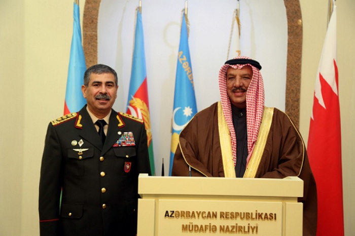 Aserbaidschan und Bahrain diskutieren Aussichten für militärische Zusammenarbeit